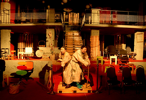 “Сандлууд” дахин тайзнаа